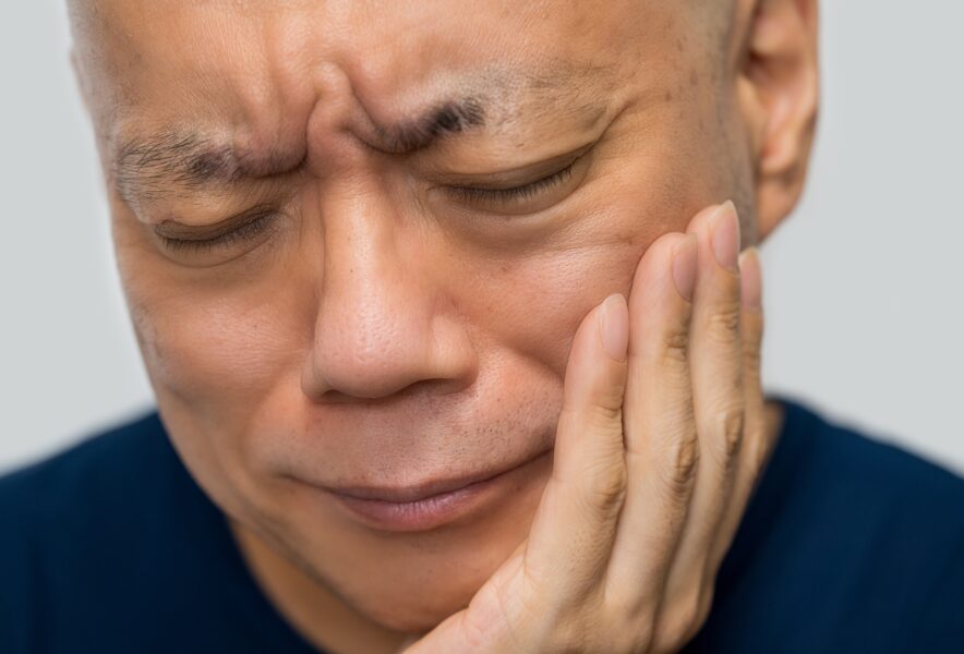 変形性関節症の顎が痛い！顎関節症の原因や治療法についてまとめました